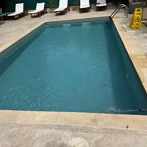 Joli Le Clos D'aix Avec Grande Terrasse Piscine Et Parking Gratuit Aix-en-Provence